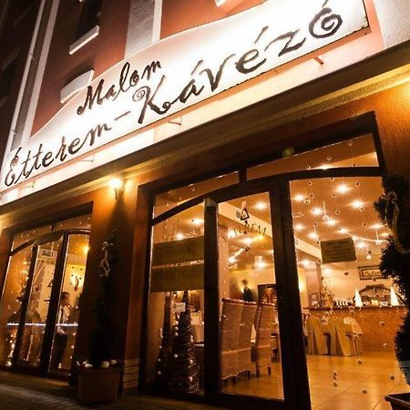 바야 Malom Club Panzio B&B 외부 사진
