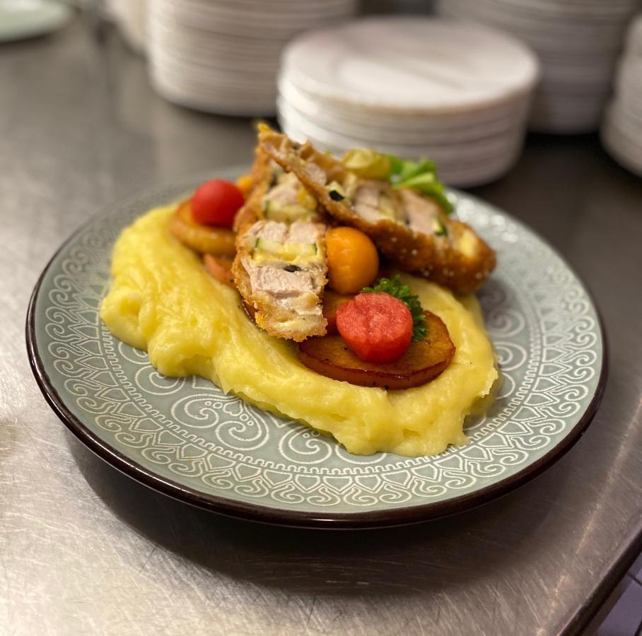 바야 Malom Club Panzio B&B 외부 사진