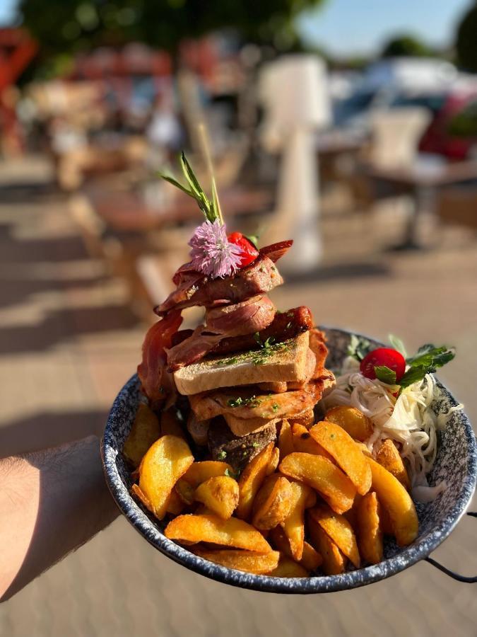 바야 Malom Club Panzio B&B 외부 사진