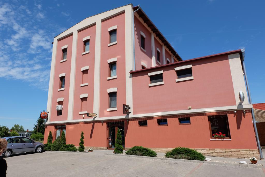 바야 Malom Club Panzio B&B 외부 사진